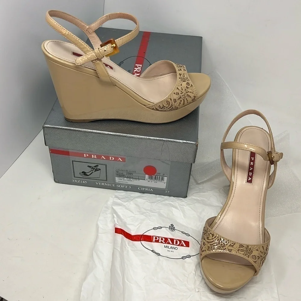 Prada Sz 37 Nude Cream Beige Patent Leather Wedge Sandals w/Original Box